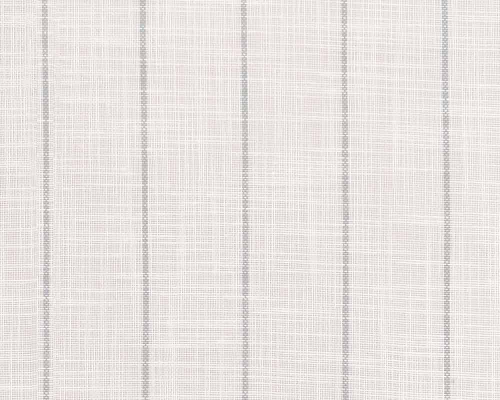 detalle cortina blanca con líneas grises